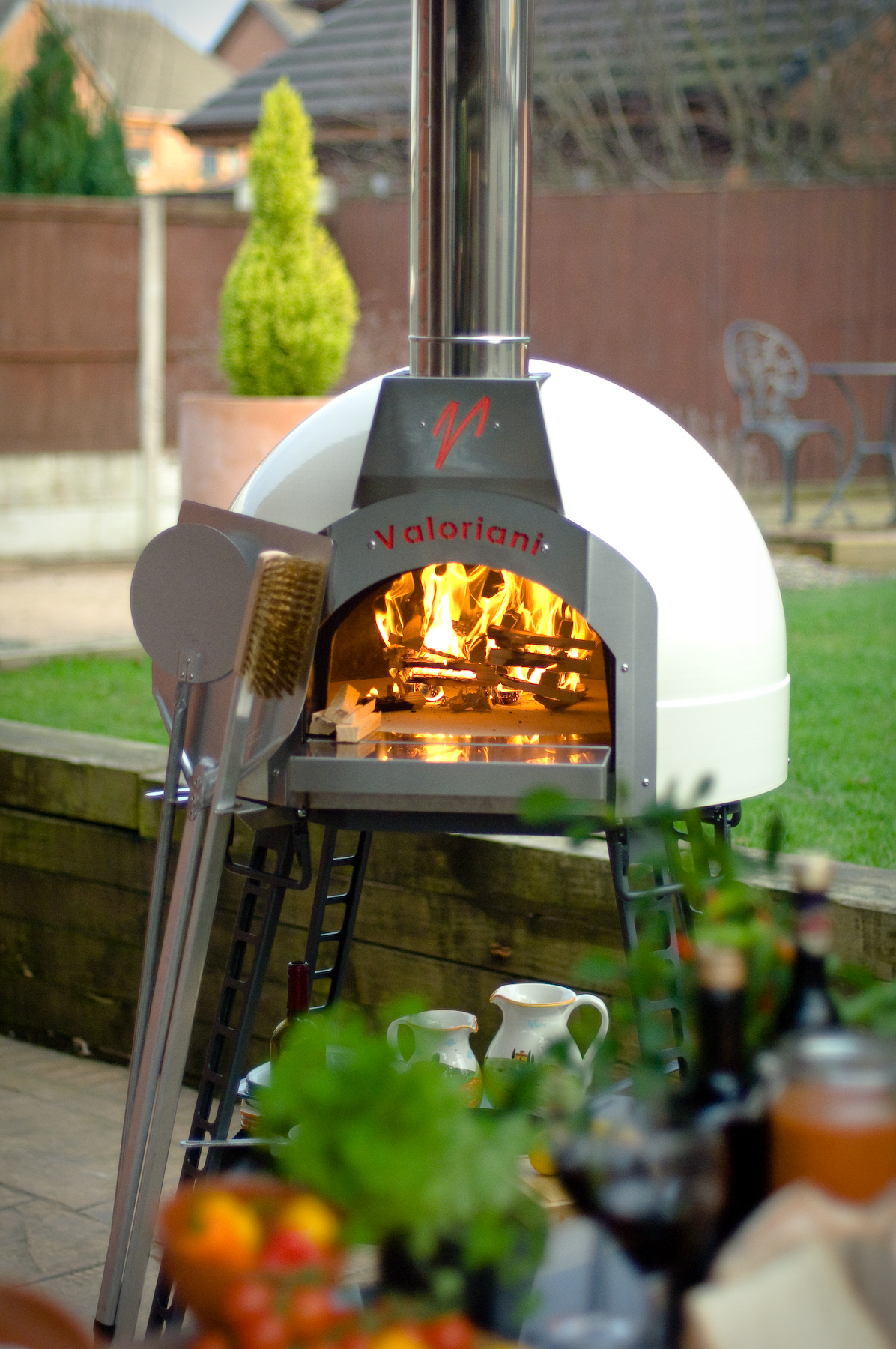 Read more about the article Brits Save £££s With UK’s Smallest Outdoor Kitchen